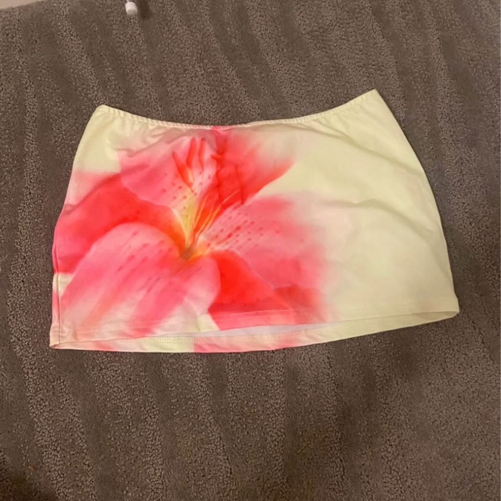 Edikted Floral Skirt w built in shorts